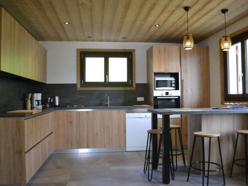 Chalet 3 chambres, balcon, parking, animaux admis, 8 pers. - FR-1-676-72