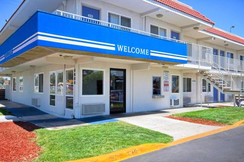 Motel 6-Fresno, CA - Blackstone South