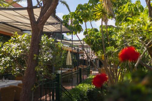 Hotel MR Les Rotes in Las Rotas Beach