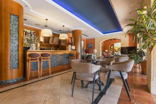 Hotel MR Les Rotes in Las Rotas Beach