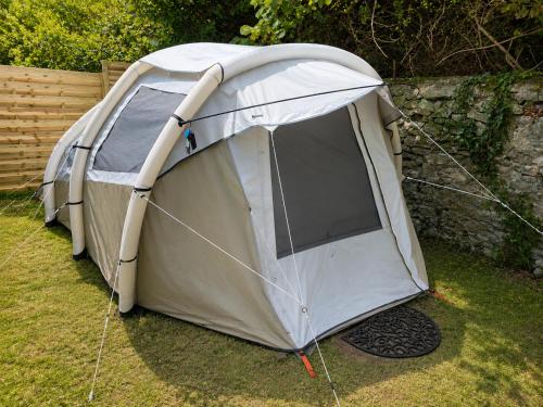 Tente au fond du jardin - accès Jacuzzi et sauna