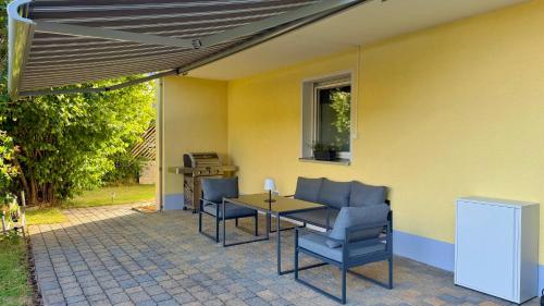 Dārzs, 85 qm Ferienwohnung mit Kamin und riesigem Garten in Gerhardshofen