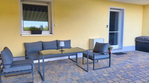 Balkons/terase, 85 qm Ferienwohnung mit Kamin und riesigem Garten in Gerhardshofen