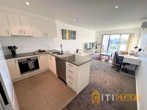 Quiet Turner Retreat - Modern 1BR with Secure Parking, Canberra