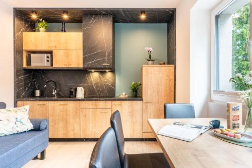 2 bedrooms, 5 beds