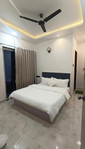 The Hilltop inn in Moleshwar