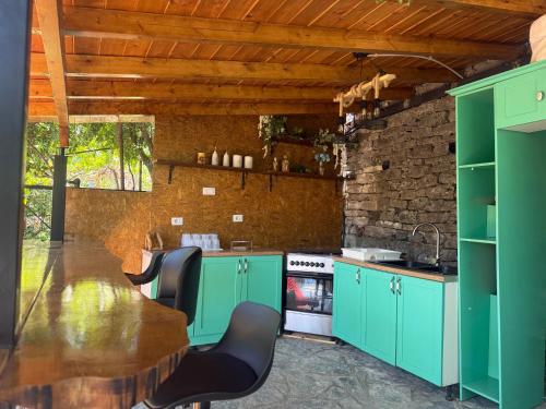 keuken, Trigona Guest House & Hostel in Gjirokaster