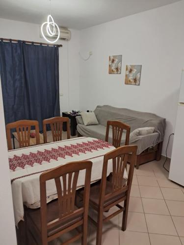 Nardi Beach Apartment 8 Golem - image 2