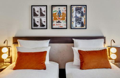 2 twin beds
