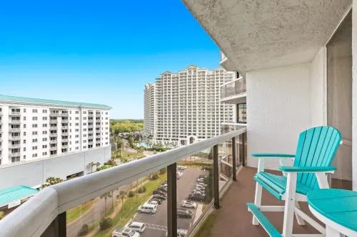 Gorgeous and well appointed efficiency with shared pool and beach access photo 2