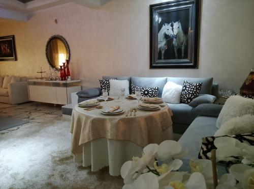 Villa Harmonie - Suite Familiale avec Piscine in 아인 조라