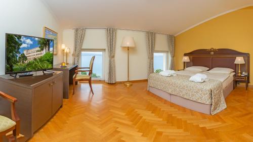 2 queen beds