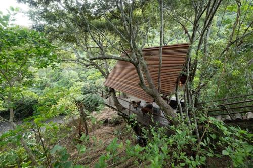 Yambaru Wild Treehouse Kidzy in Higashi