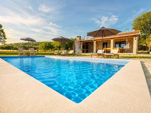 Bassein, Villa MaLea in Humac