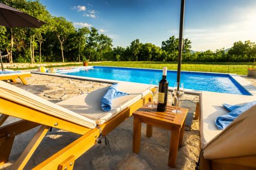 Bassein, Villa MaLea in Humac