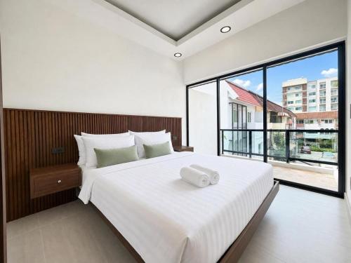 5 Bedroom Central Bangkok Pool Villa with Netflix