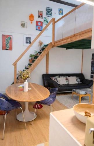 Charmant appartement rénové avec vue sur les toits