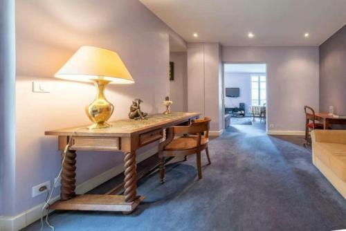 Spacious 1 Bedroom Apartment in Paris - image 5