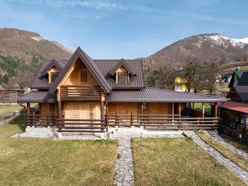 Chalet Six Hearts