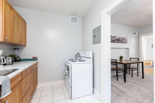 Historic Avenues Downtown Loft - image 5
