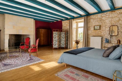 Manoir de Rousse 320 m2 en campagne Piscine Wifi Jardins in Meigne ciems