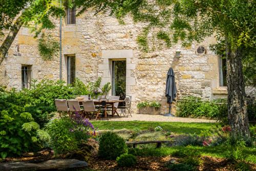 Manoir de Rousse 320 m2 en campagne Piscine Wifi Jardins in Meigne ciems