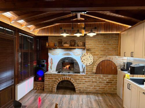 Seadmed, Forest Hills in Sarnitsa
