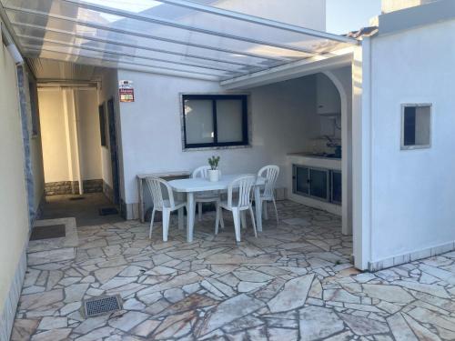 Seadmed, A Casa do Telhado Preto in Sabugo