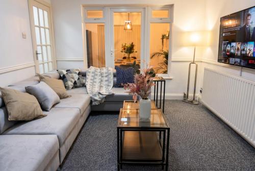 4-Bed Oxford House, Pool Table & Free Parking gîte à louer Cowley