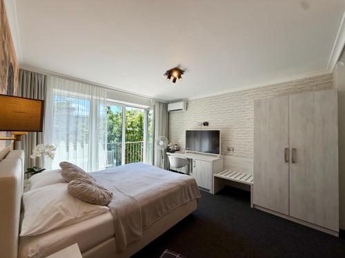 Grand Petit Hotel in Prague 13