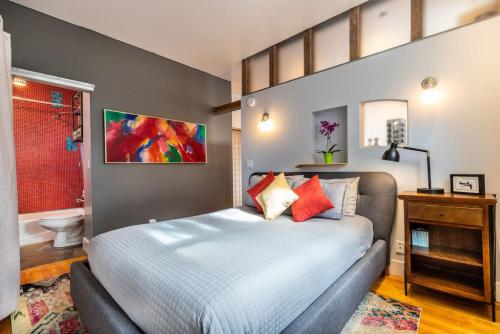 New Distinctive Historical Unit from 5 Star Host - image 3