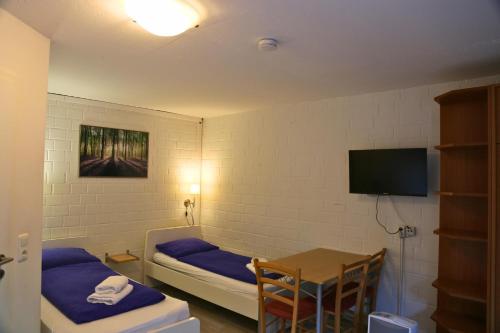 2 twin beds