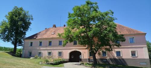 A szálláshely kívülről, Statek Kloubek in Chabicovice