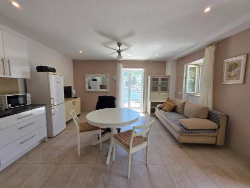 Facilities, Apartman Ucho near the beach in Bacina