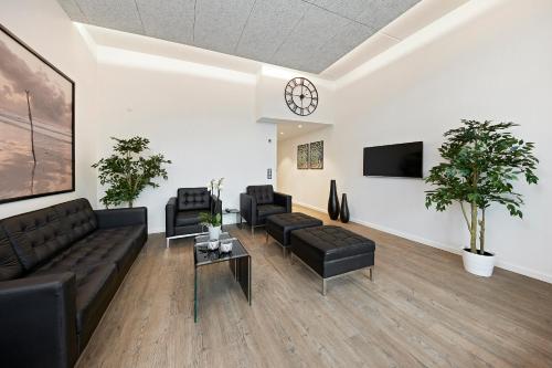 Living Suites - image 7