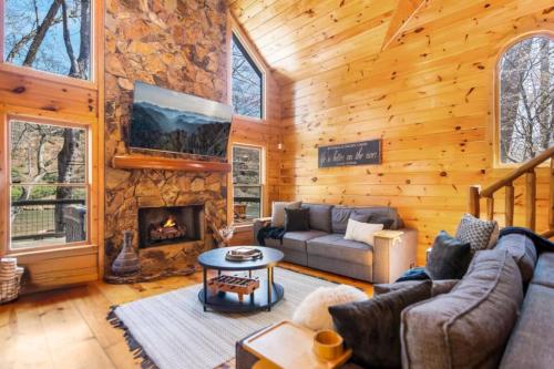 Riveredge Escape Cabin-Tubing, PlaySet, Resort in East Ellijay (GA)
