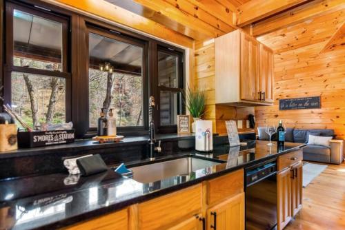 Riveredge Escape Cabin-Tubing, PlaySet, Resort in East Ellijay (GA)