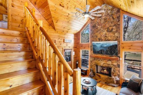 Riveredge Escape Cabin-Tubing, PlaySet, Resort in East Ellijay (GA)