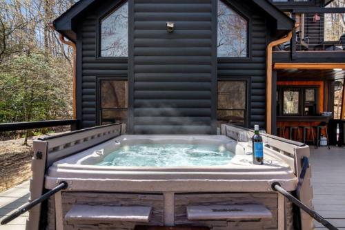 Riveredge Escape Cabin-Tubing, PlaySet, Resort in East Ellijay (GA)