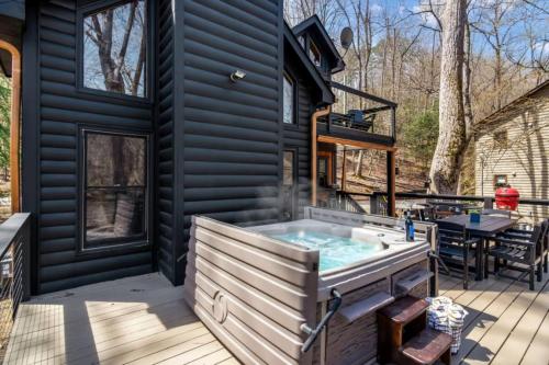 Riveredge Escape Cabin-Tubing, PlaySet, Resort in East Ellijay (GA)
