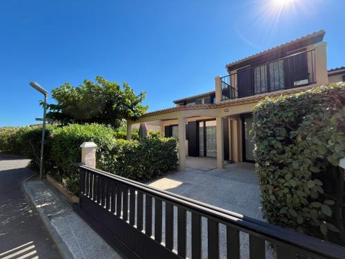 Domaine de vacances à 600m de la plage animations piscines en supplément villa climatisée 3 chambres 5 à 7 couchages WIFI LRPDSG12