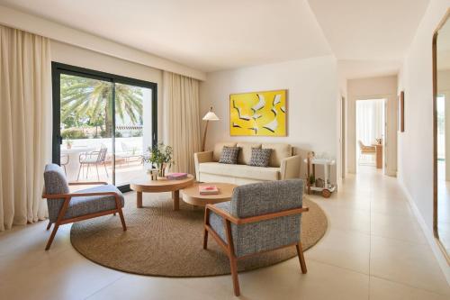2 bedrooms, 4 beds