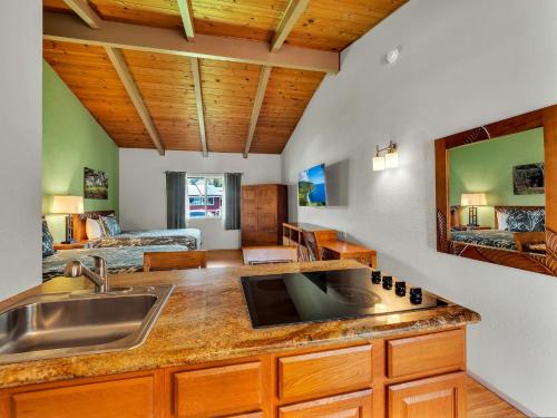 virtuve, Castle Waimea Country Lodge in Waimea (HI)