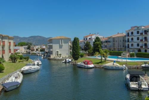 WELCS APARTAMENTO 406 EMP con vistas al canal - image 5