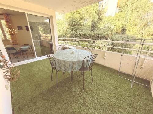 Soleil de Montpellier, Clim, Piscine et Pkg Prive in La Chamberte