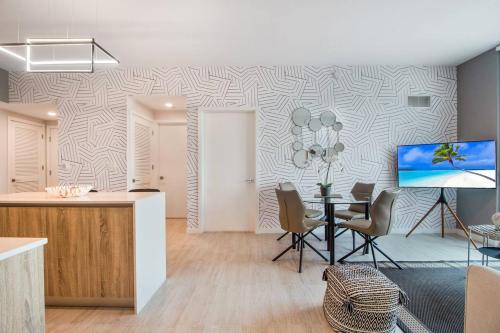 Kitchen, Spacious 2-Bedroom Apartment in Watson Island