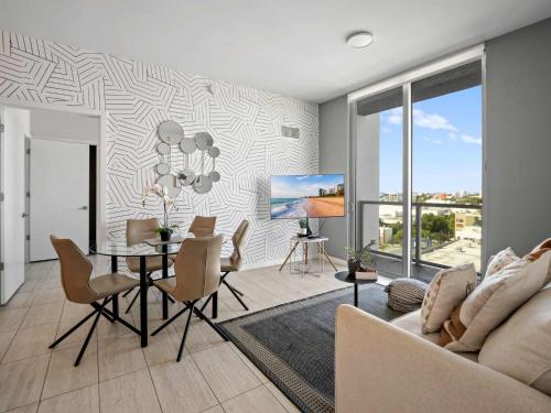 View, Spacious 2-Bedroom Apartment in Watson Island