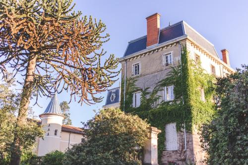 Château de Bellevue B&B - Accommodation - Villié-Morgon