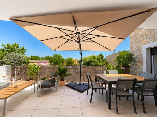 82m2 apartment 6 people terrace air conditioning parking