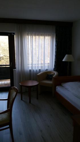 Hotel Buchner Garni 6.7km von Höchst i. Odw. entfernt